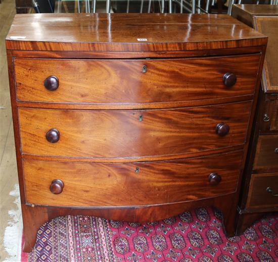 An early 19th century mahogany bowfront three drawer chest W.91cm